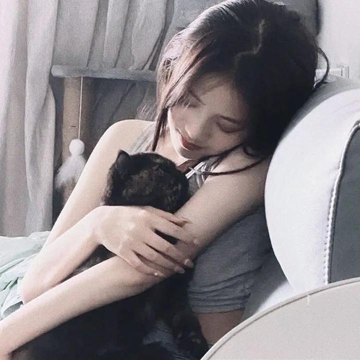 某天初恋闯进来